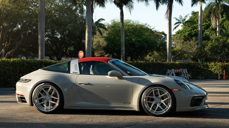 Porsche 992 Targa 4GTS on 1886 Wheels