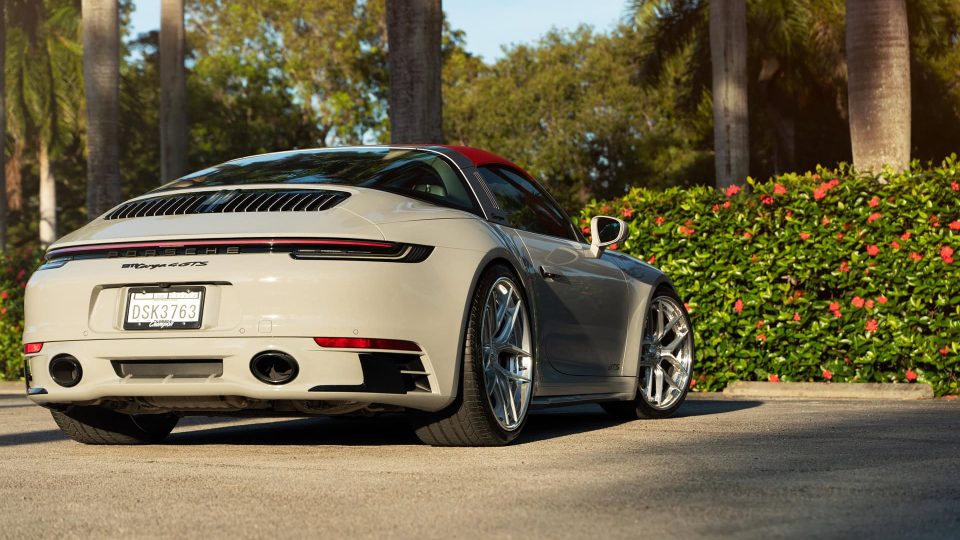 Porsche 992 Targa 4GTS on 1886 Wheels