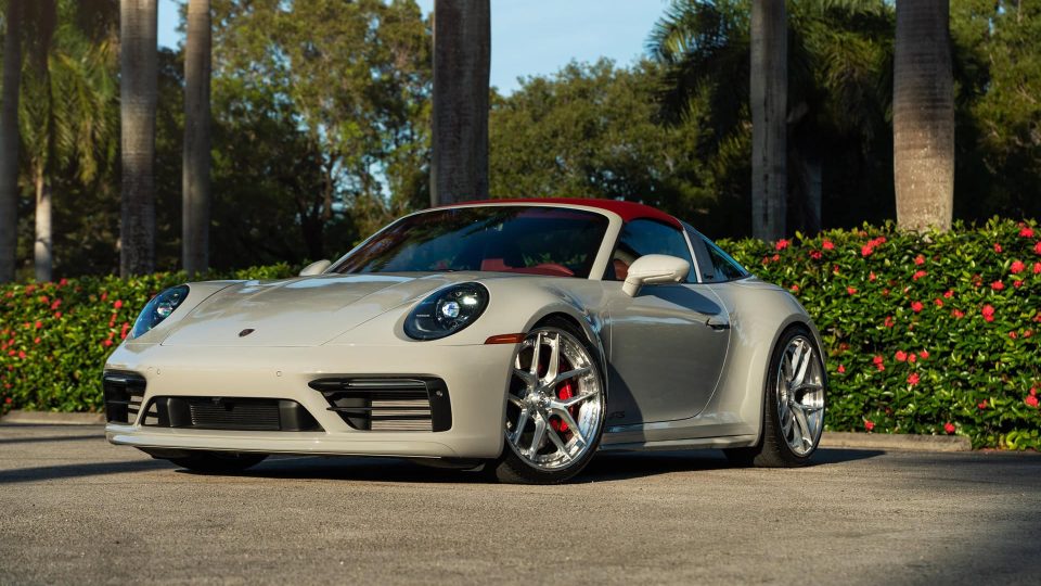 Porsche 992 Targa 4GTS on 1886 Wheels