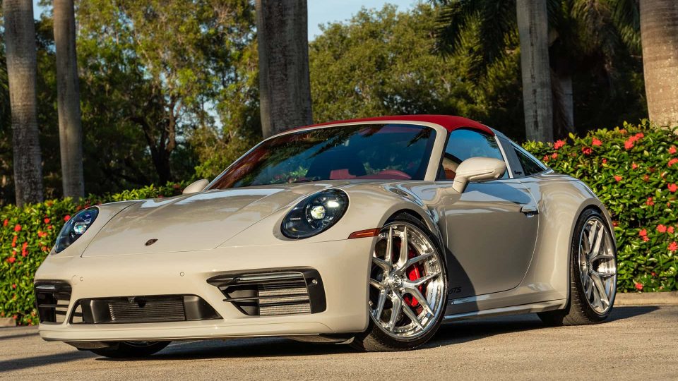Porsche 992 Targa 4GTS on 1886 Wheels