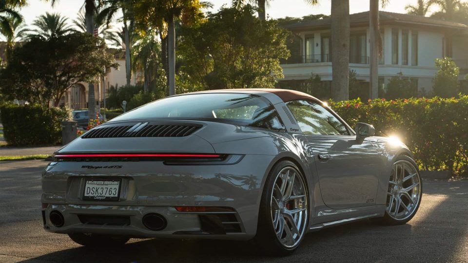 Porsche 992 Targa 4GTS on 1886 Wheels