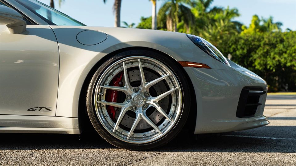 Porsche 992 Targa 4GTS on 1886 Wheels