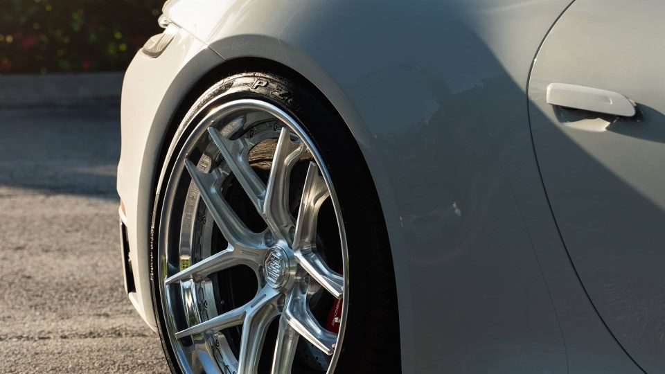 Porsche 992 Targa 4GTS on 1886 Wheels