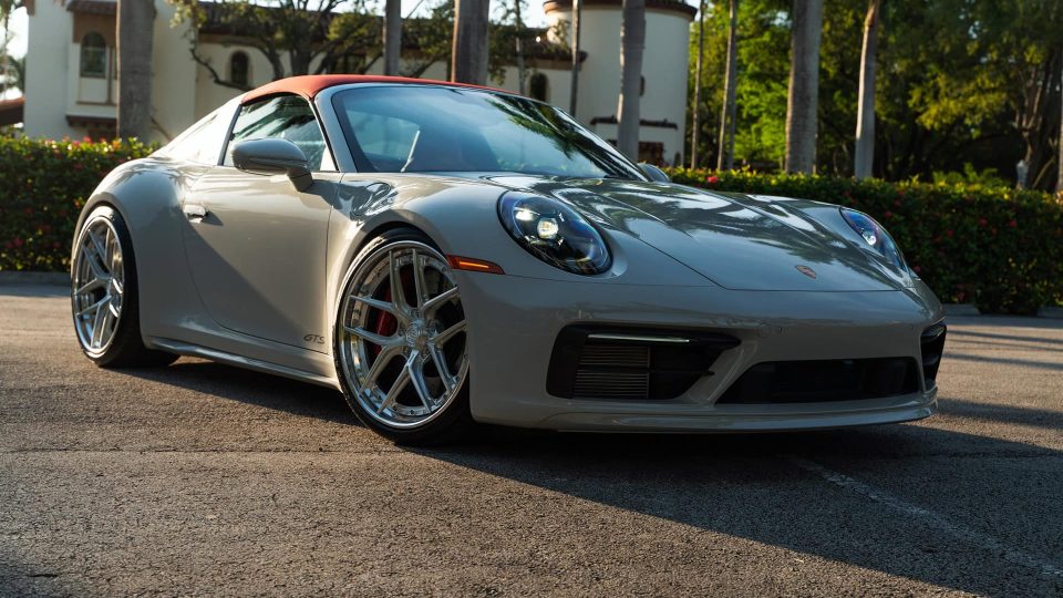 Porsche 992 Targa 4GTS on 1886 Wheels
