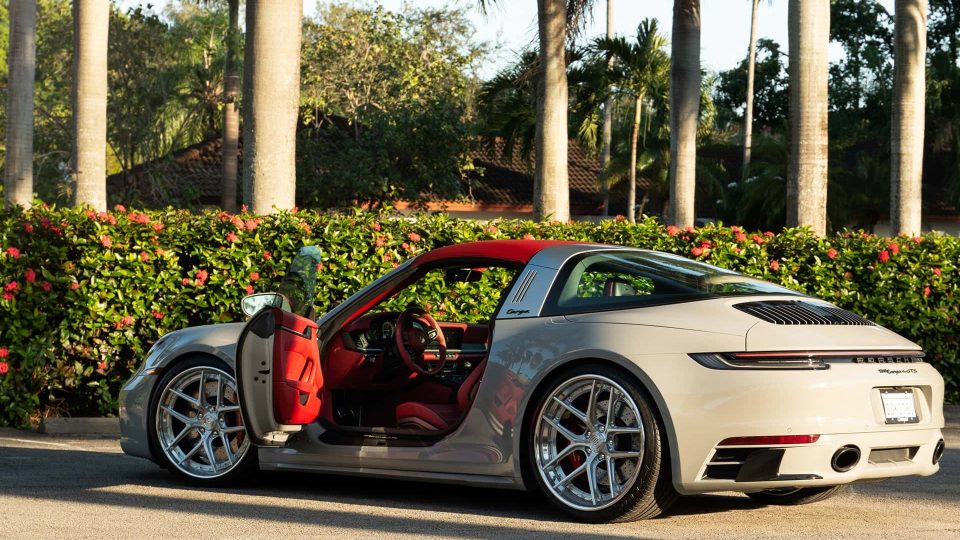 Porsche 992 Targa 4GTS on 1886 Wheels