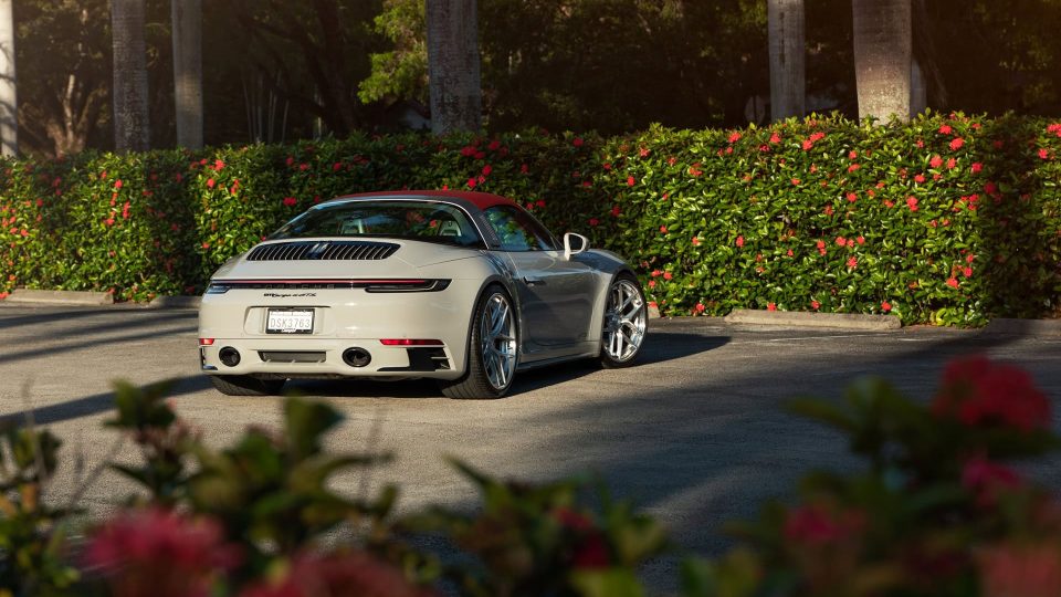 Porsche 992 Targa 4GTS on 1886 Wheels
