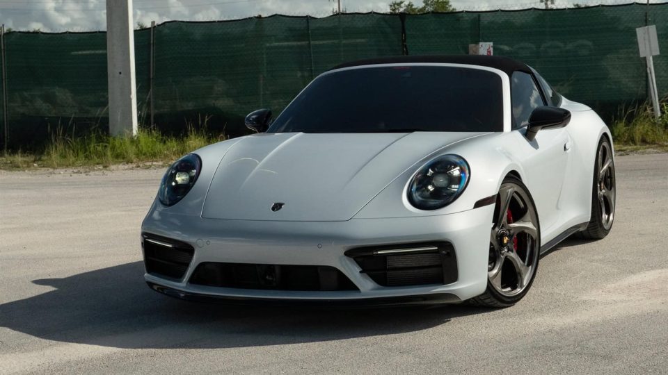 Porsche 992 GTS | Ice Gray Metallic | on HRE 522M | Polished Dark Clear