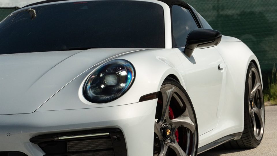Porsche 992 GTS | Ice Gray Metallic | on HRE 522M | Polished Dark Clear