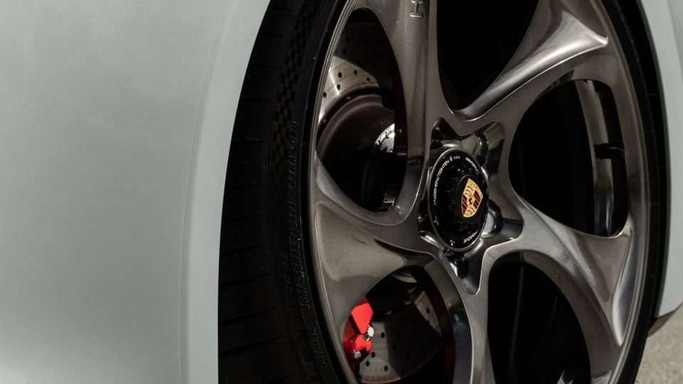 Porsche 992 GTS | Ice Gray Metallic | on HRE 522M | Polished Dark Clear