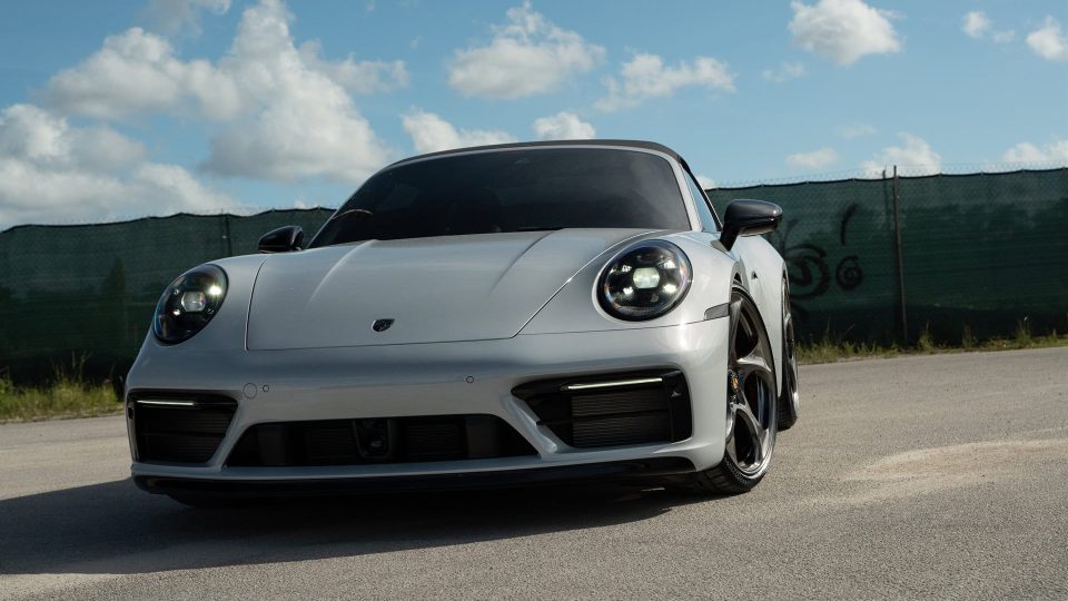 Porsche 992 GTS | Ice Gray Metallic | on HRE 522M | Polished Dark Clear