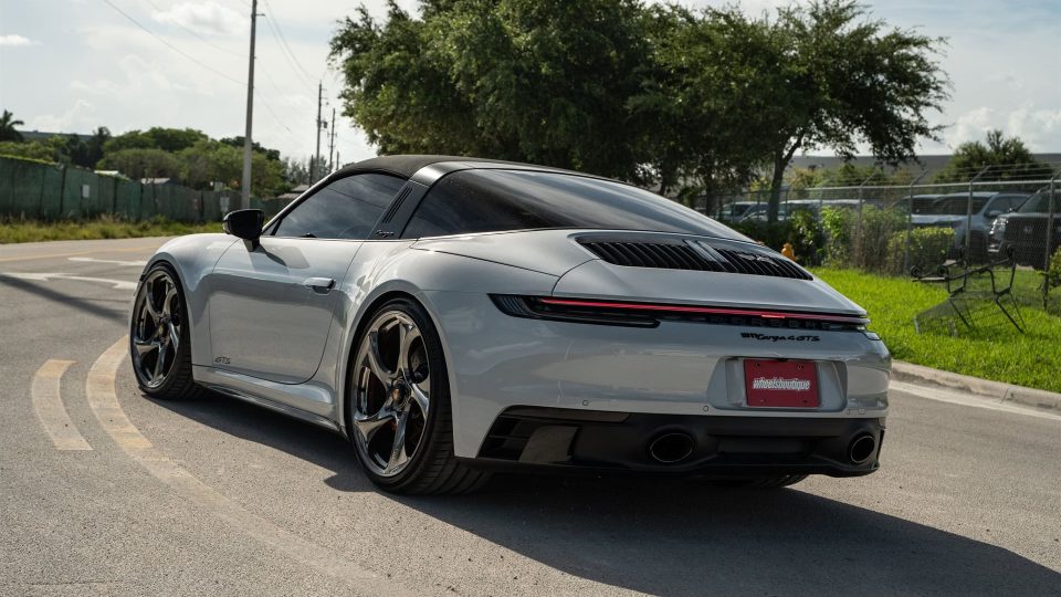 Porsche 992 GTS | Ice Gray Metallic | on HRE 522M | Polished Dark Clear