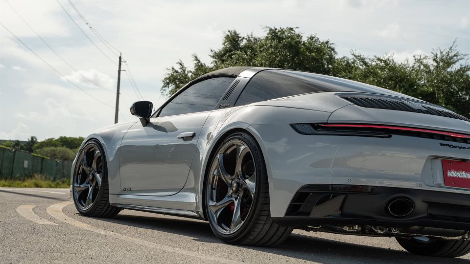 Porsche 992 GTS | Ice Gray Metallic | on HRE 522M | Polished Dark Clear