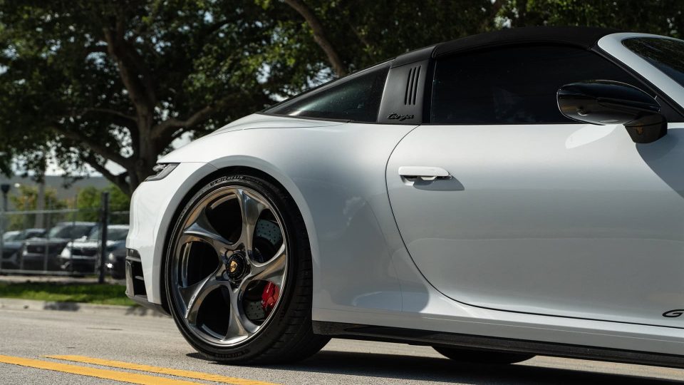 Porsche 992 GTS | Ice Gray Metallic | on HRE 522M | Polished Dark Clear