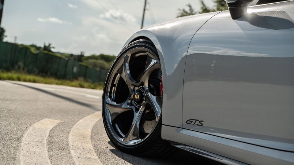 Porsche 992 GTS | Ice Gray Metallic | on HRE 522M | Polished Dark Clear