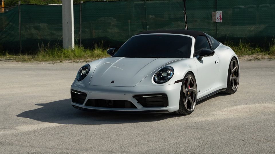 Porsche 992 GTS | Ice Gray Metallic | on HRE 522M | Polished Dark Clear