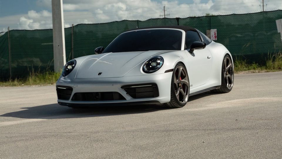 Porsche 992 GTS | Ice Gray Metallic | on HRE 522M | Polished Dark Clear