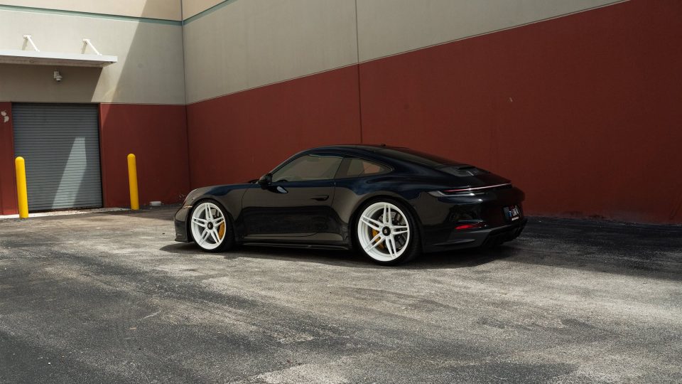 Porsche 992 GT3 Touring | Black | on ANRKY AN27 | Gloss White