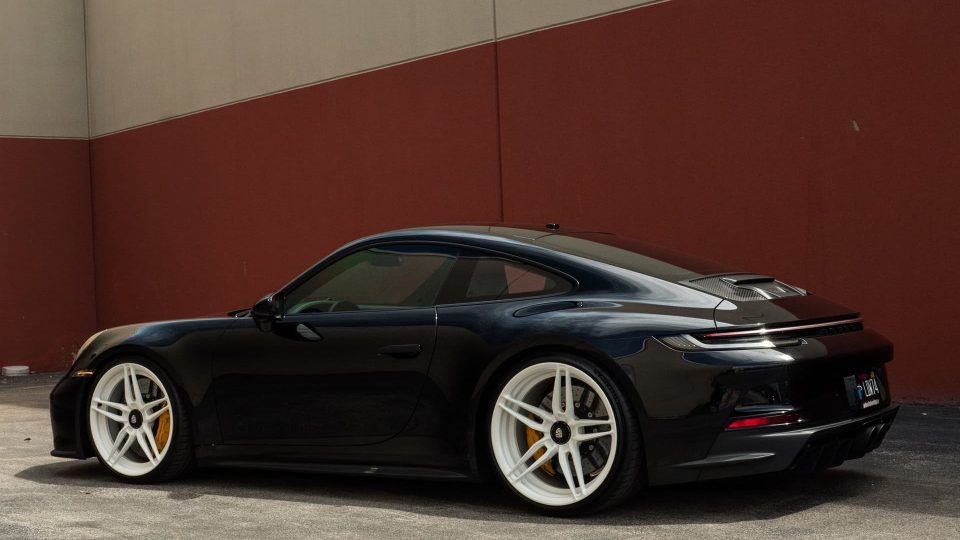 Porsche 992 GT3 Touring | Black | on ANRKY AN27 | Gloss White