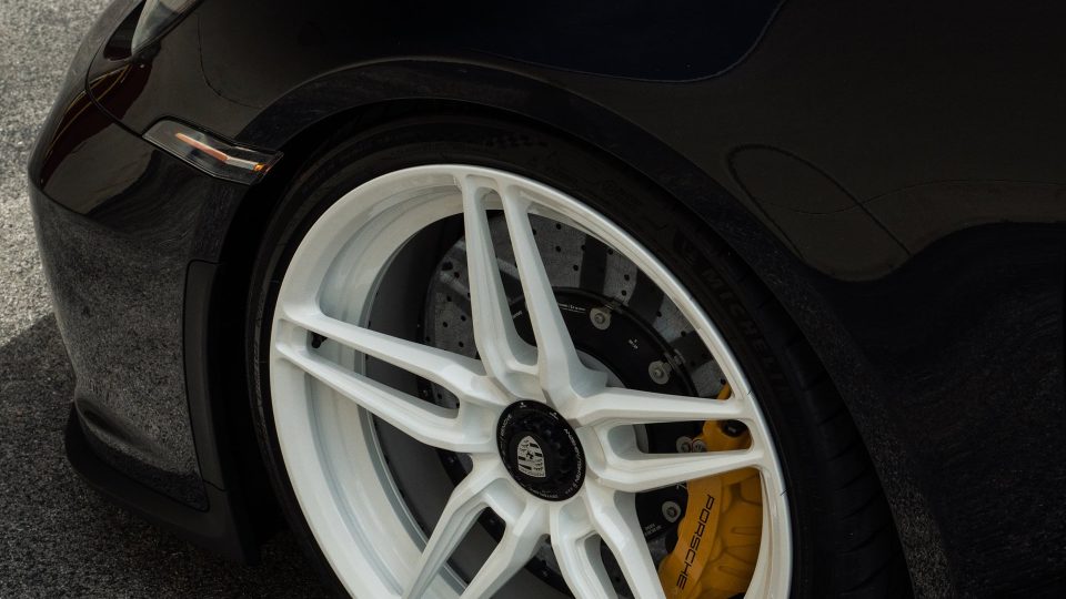 Porsche 992 GT3 Touring | Black | on ANRKY AN27 | Gloss White