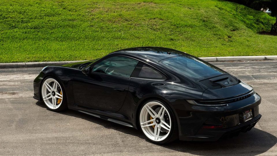 Porsche 992 GT3 Touring | Black | on ANRKY AN27 | Gloss White