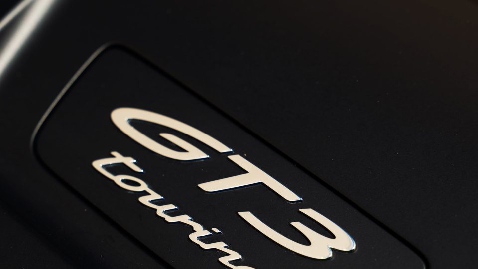 Porsche 992 GT3 Touring | Black | on ANRKY AN27 | Gloss White