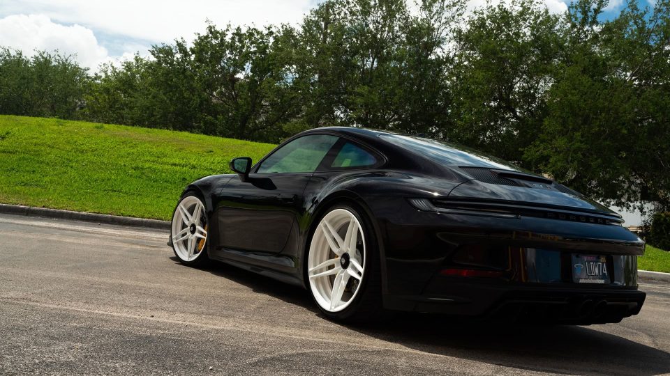 Porsche 992 GT3 Touring | Black | on ANRKY AN27 | Gloss White