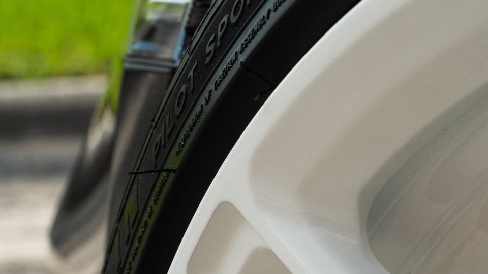 Porsche 992 GT3 Touring | Black | on ANRKY AN27 | Gloss White