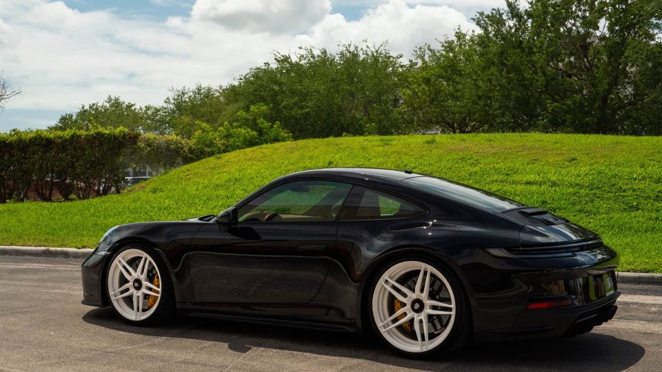 Porsche 992 GT3 Touring | Black | on ANRKY AN27 | Gloss White