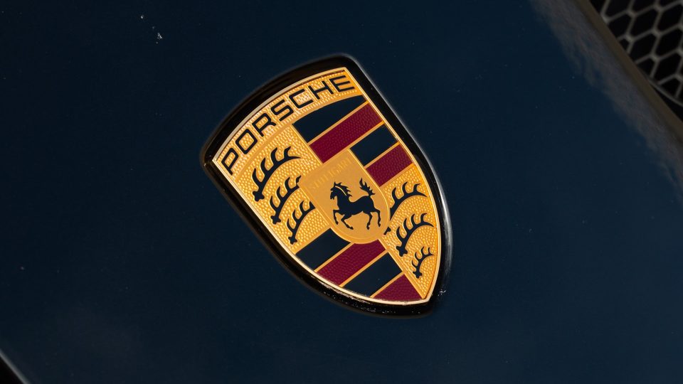 Porsche 992 GT3 Touring | Black | on ANRKY AN27 | Gloss White