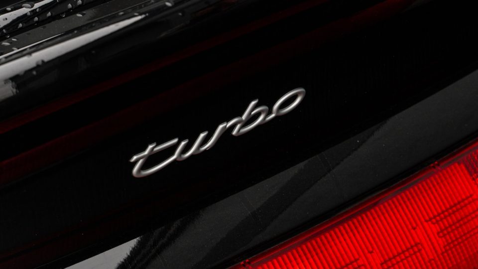 Porsche 993 Turbo | Black | on 1886 S009 Wheels | Brushed Clear