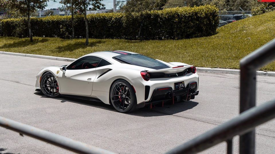 Ferrari 488 Pista | Bianco Avus | ANRKY AN21 | Gloss Black