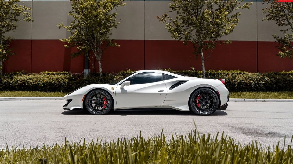 Ferrari 488 Pista | Bianco Avus | ANRKY AN21 | Gloss Black
