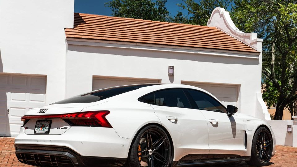 Audi RS e-tron GT | Arkona White | HRE S107SC | Gloss Black