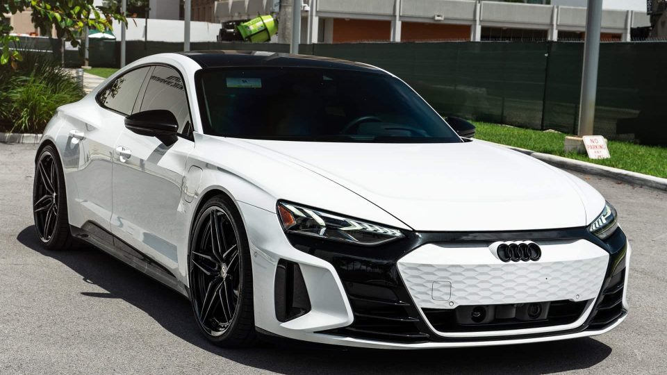 Audi RS e-tron GT | Arkona White | HRE S107SC | Gloss Black