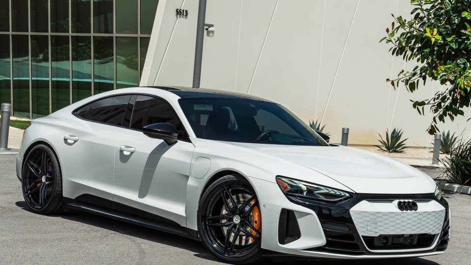 Audi RS e-tron GT | Arkona White | HRE S107SC | Gloss Black