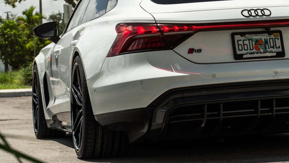 Audi RS e-tron GT | Arkona White | HRE S107SC | Gloss Black