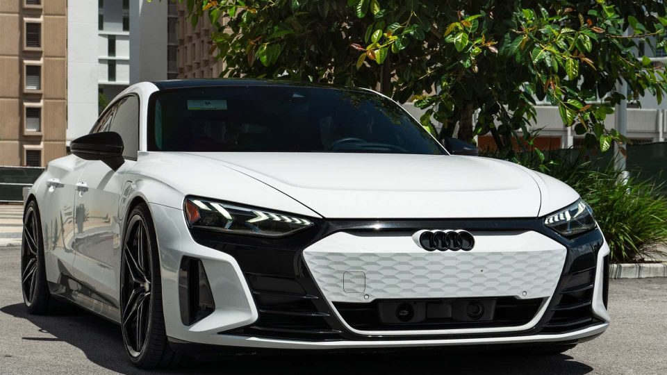 Audi RS e-tron GT | Arkona White | HRE S107SC | Gloss Black