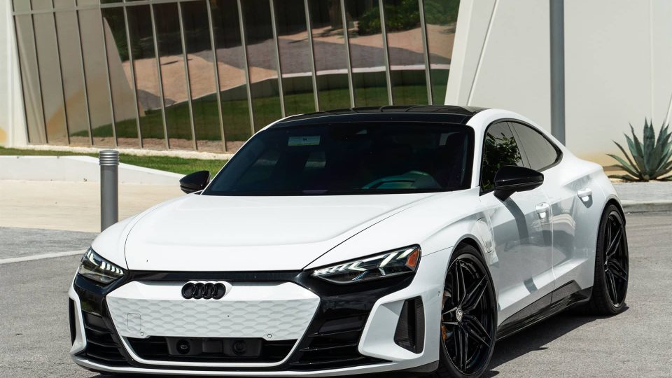Audi RS e-tron GT | Arkona White | HRE S107SC | Gloss Black