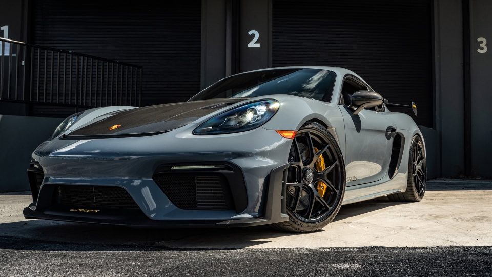 Porsche 718 Cayman GT4 RS on HRE R101LW