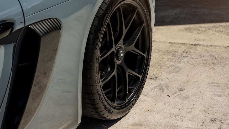 Porsche 718 Cayman GT4 RS on HRE R101LW