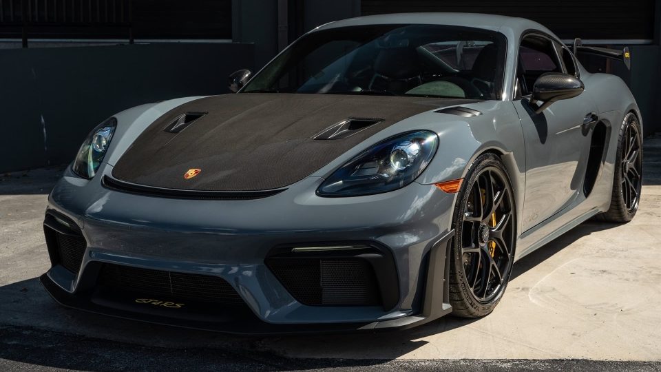 Porsche 718 Cayman GT4 RS on HRE R101LW