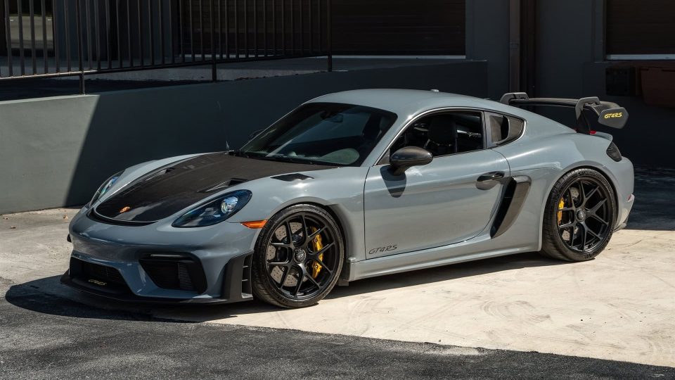 Porsche 718 Cayman GT4 RS on HRE R101LW