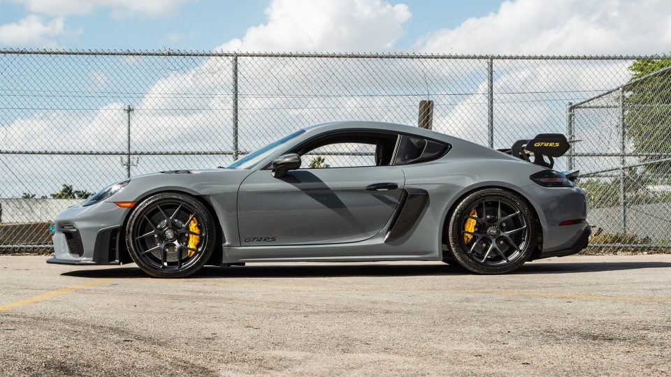 Porsche 718 Cayman GT4 RS on HRE R101LW