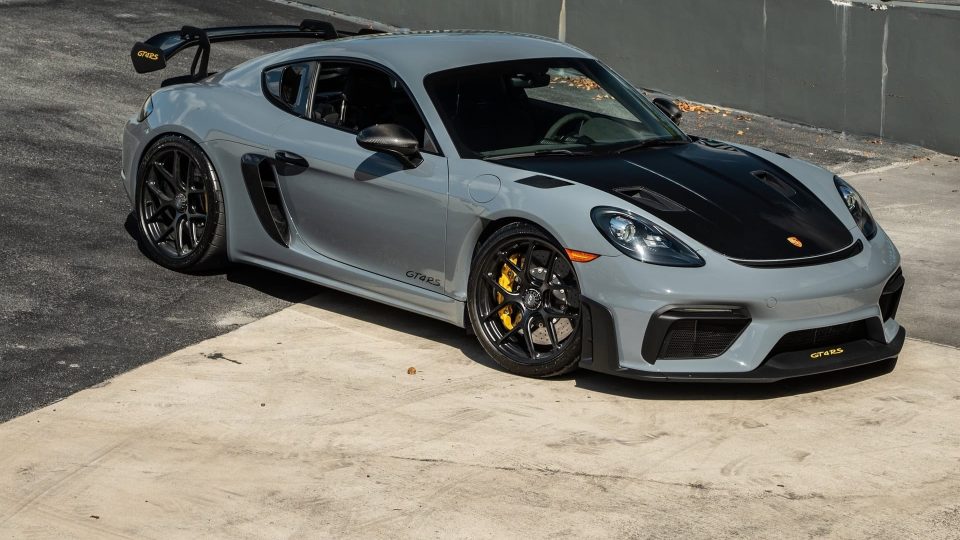 Porsche 718 Cayman GT4 RS on HRE R101LW