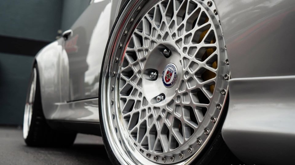 PORSCHE 993 C4S ON HRE 501