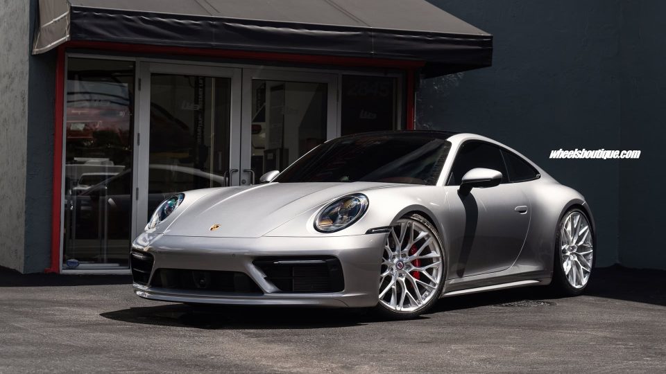 PORSCHE 992 C4S ON HRE P200