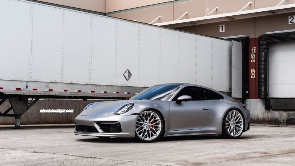 PORSCHE 992 C4S ON HRE P200