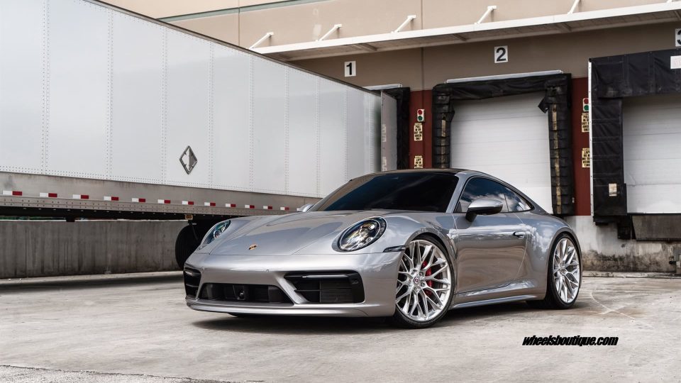 PORSCHE 992 C4S ON HRE P200