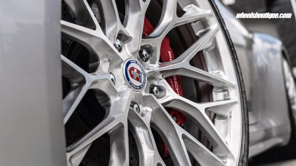 PORSCHE 992 C4S ON HRE P200