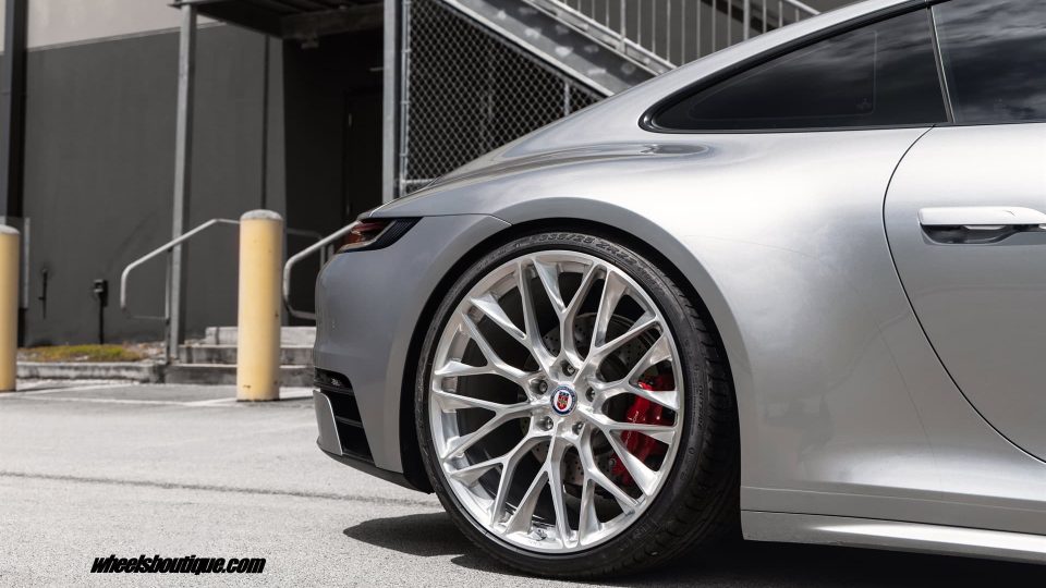PORSCHE 992 C4S ON HRE P200